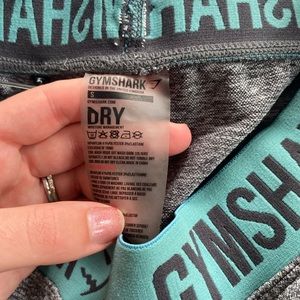 Gym shark leggings